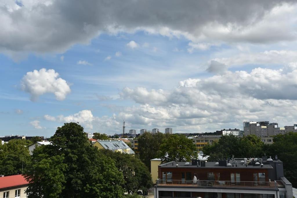 Kahe Magamistoaga Ja Suure Elutoaga 3-Toaline Korter Vaatega Tallinna Aerikeskusele المظهر الخارجي الصورة